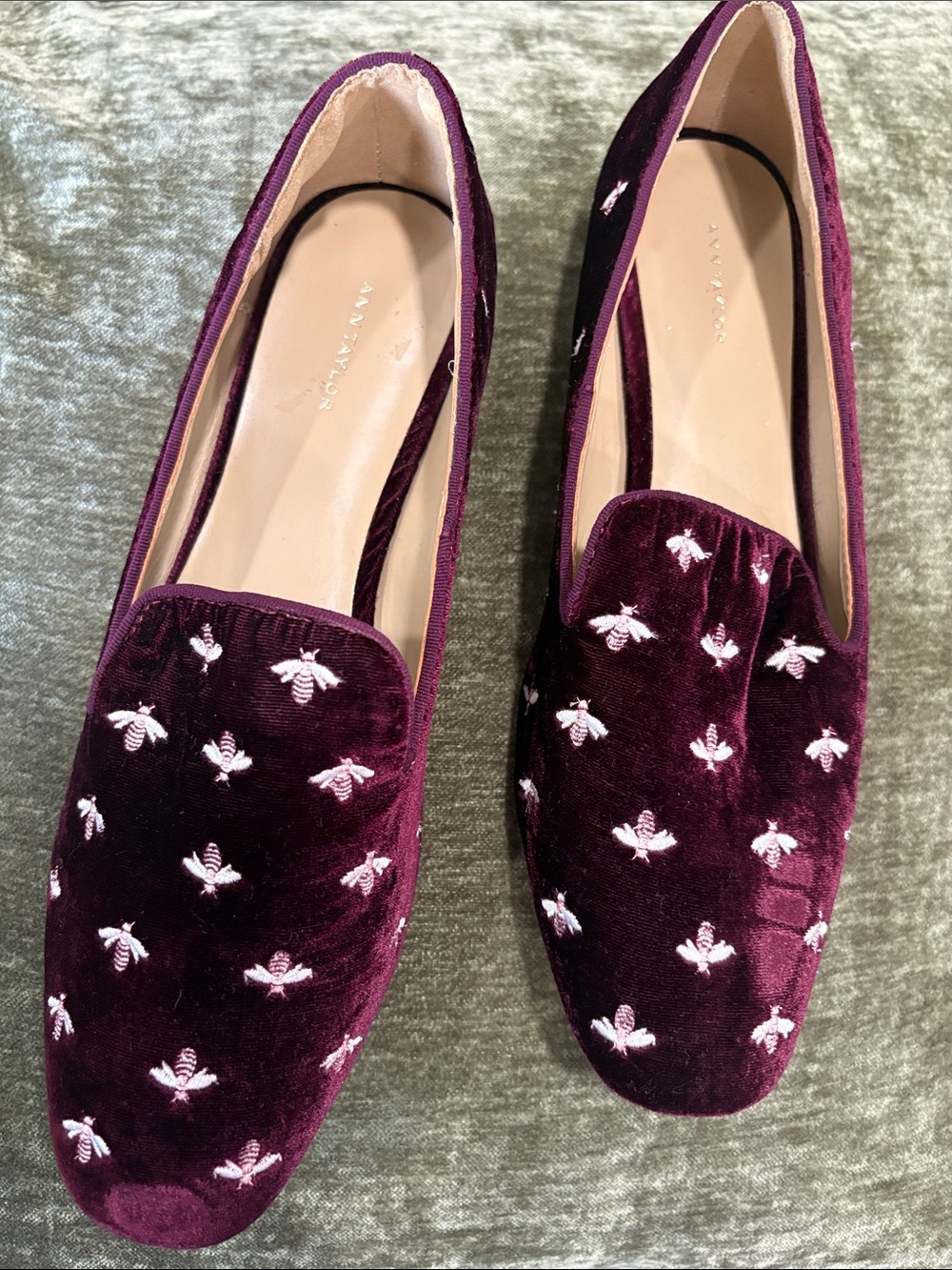 Ann Taylor Maroon Velvet Embroidered Bee Design Loafers, Size 10